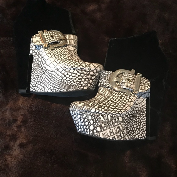 Black and White Booties - Picture 2 of 4